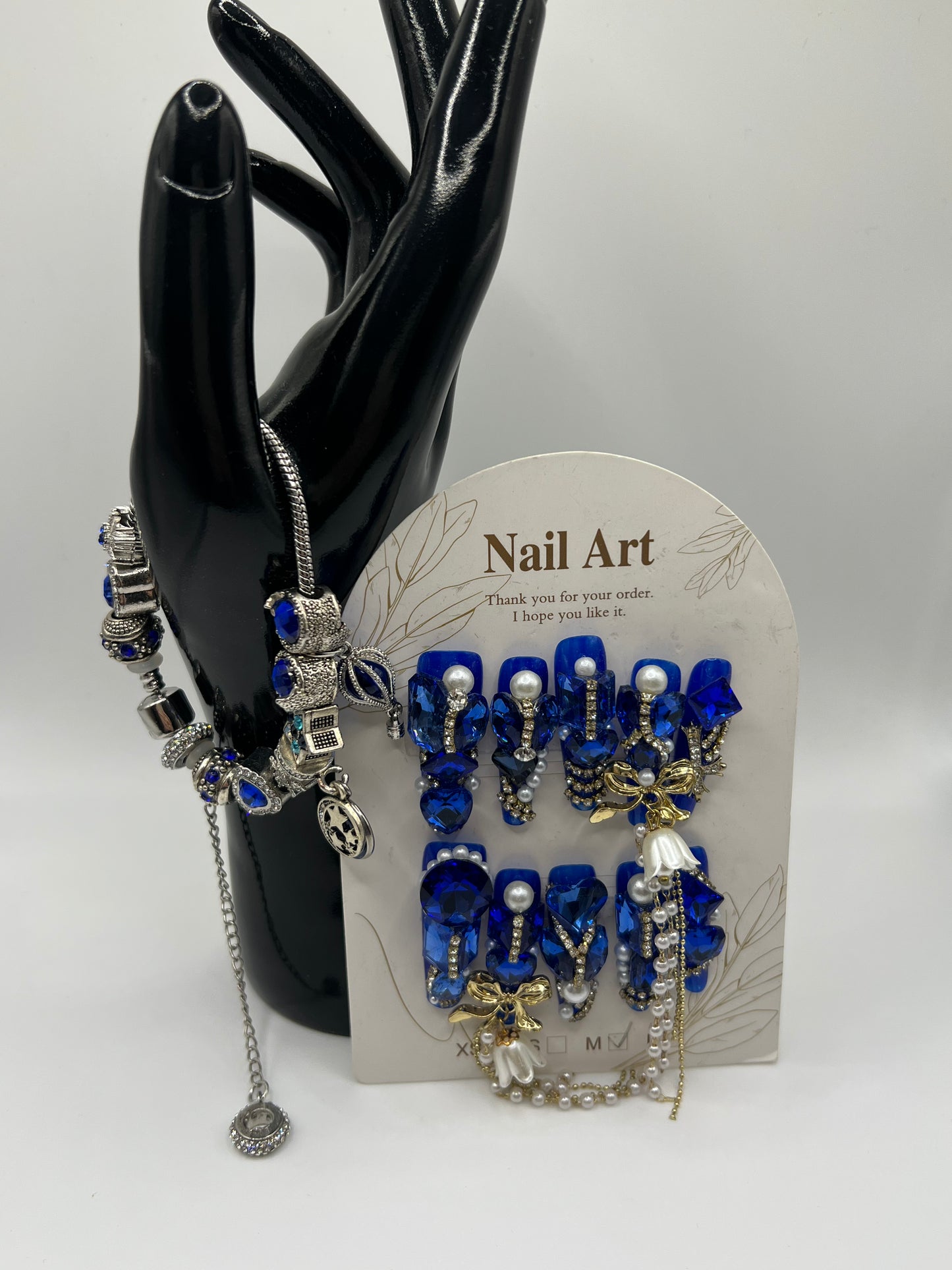 Luxury Press-On Nails with Matching Bracelets ā Elegant, Effortless Glamour | Medium Size