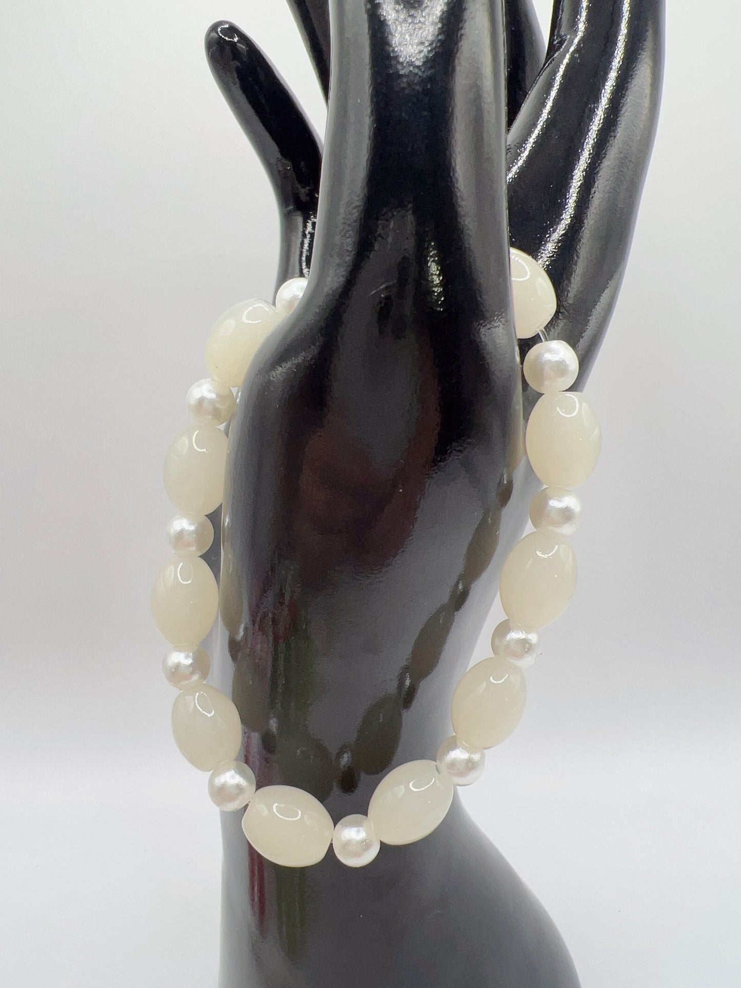 Stretchy Acrylic Pearl Bracelet β Elegant Handmade Jewelry