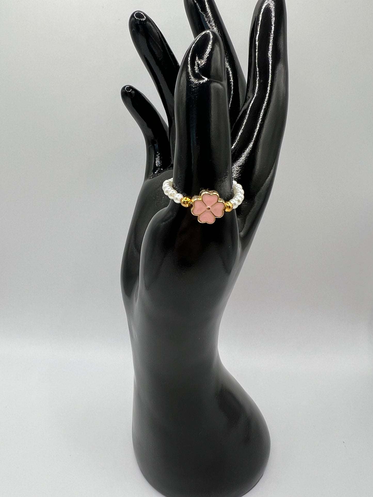 Stretchy or Adjustable Fashion Rings β Fun, Flexible, and Adorably Stylish