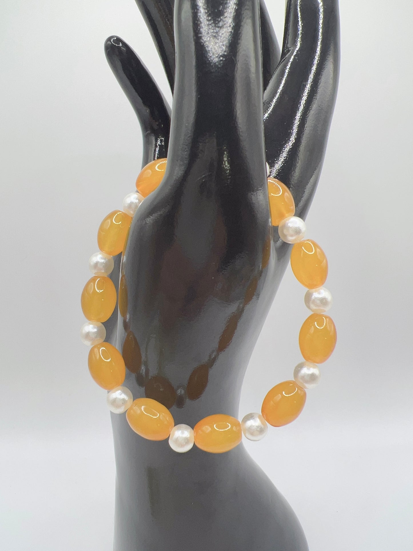 Stretchy Acrylic Pearl Bracelet – Elegant Handmade Jewelry