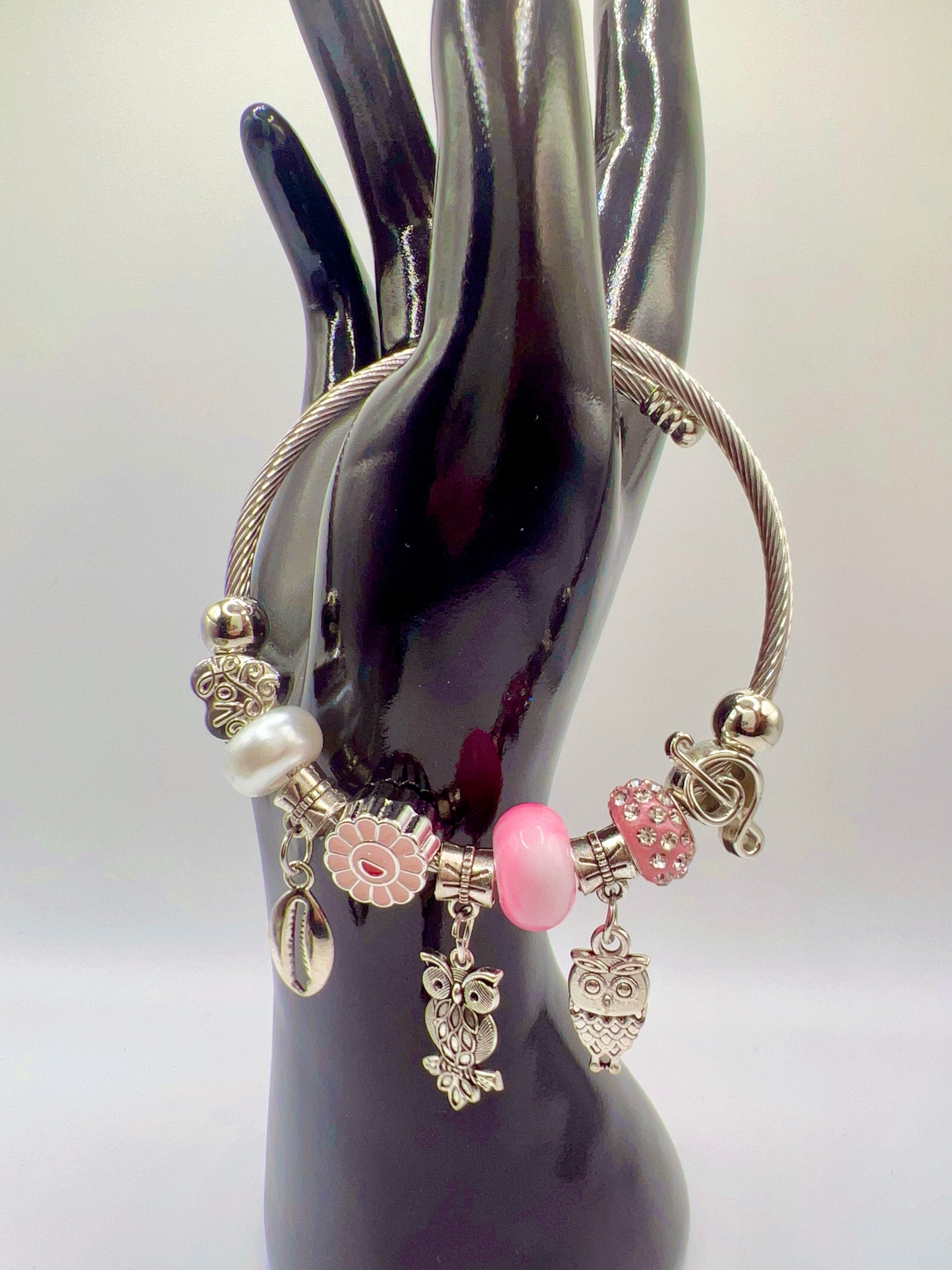 Adjustable Metal Bracelet with Luxury Charms – Elegant Jewelry