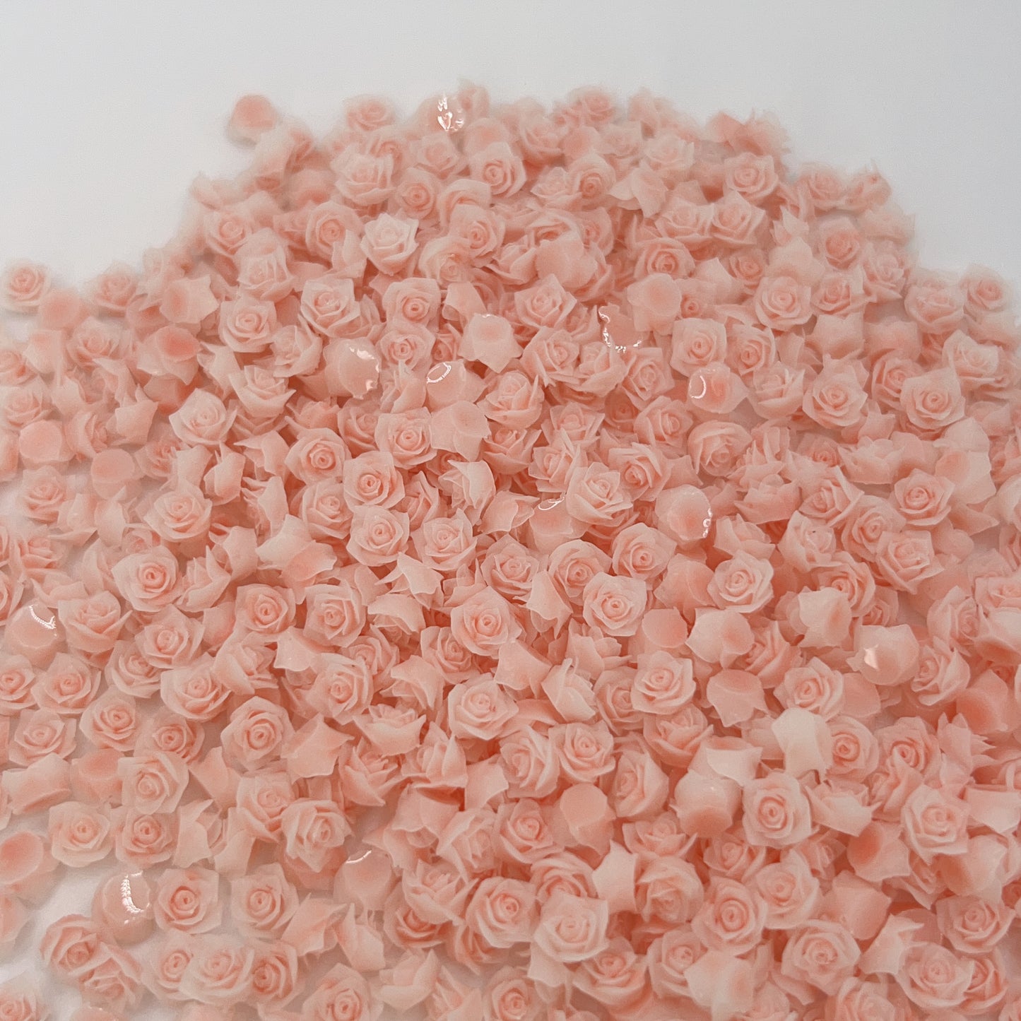 Mini 2D Resin Flower Charms – Peachy Pink 6–6.5mm for Nail Art, Phone Case & DIY Crafts
