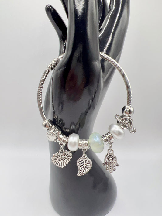 Adjustable Metal Bracelet with Luxury Charms – Elegant Jewelry