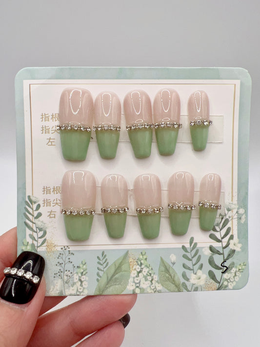 Medium Coffin Press-On Nails with Rhinestones French Tip – Small Size