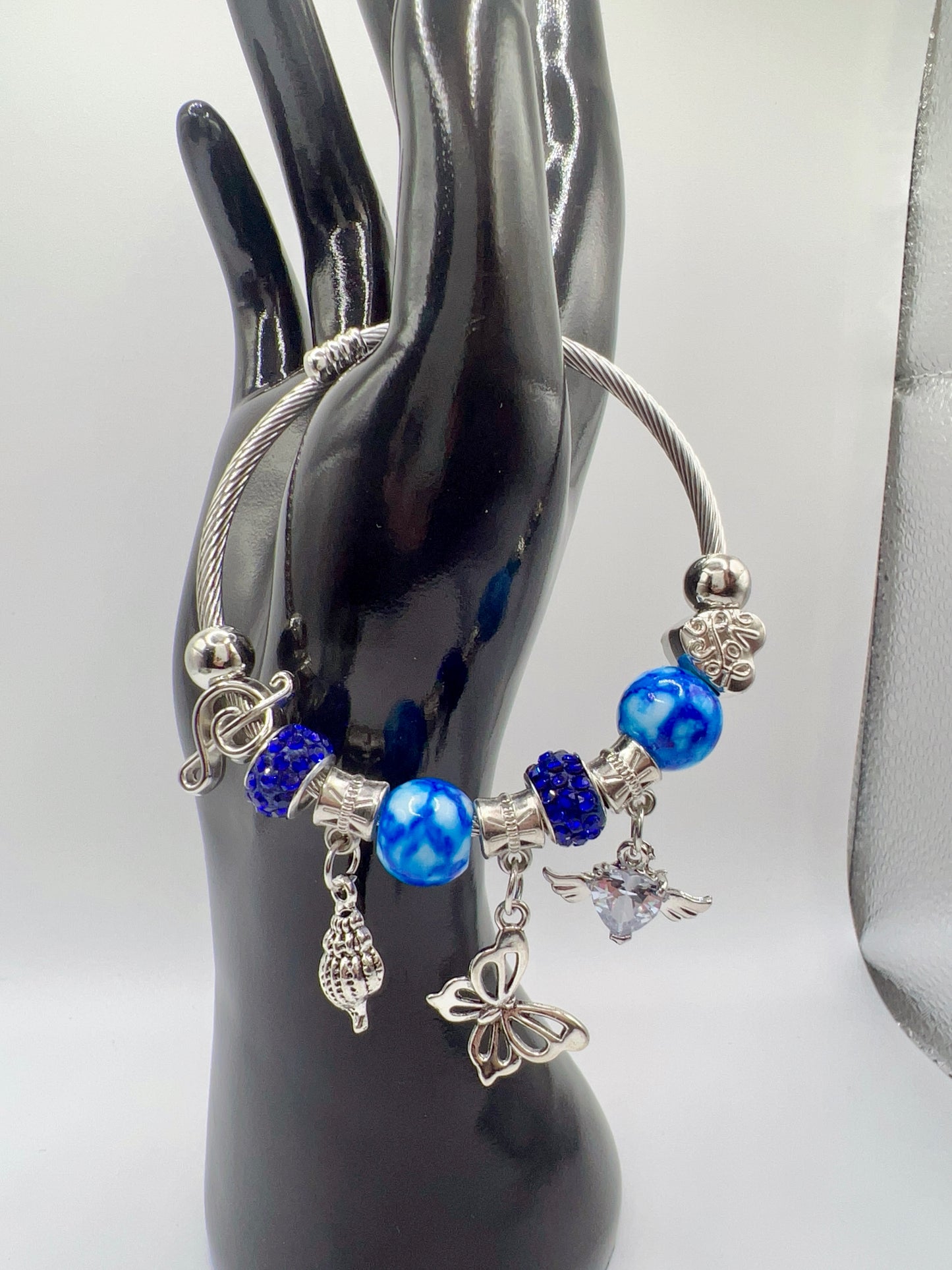 Adjustable Metal Bracelet with Luxury Charms – Elegant Jewelry