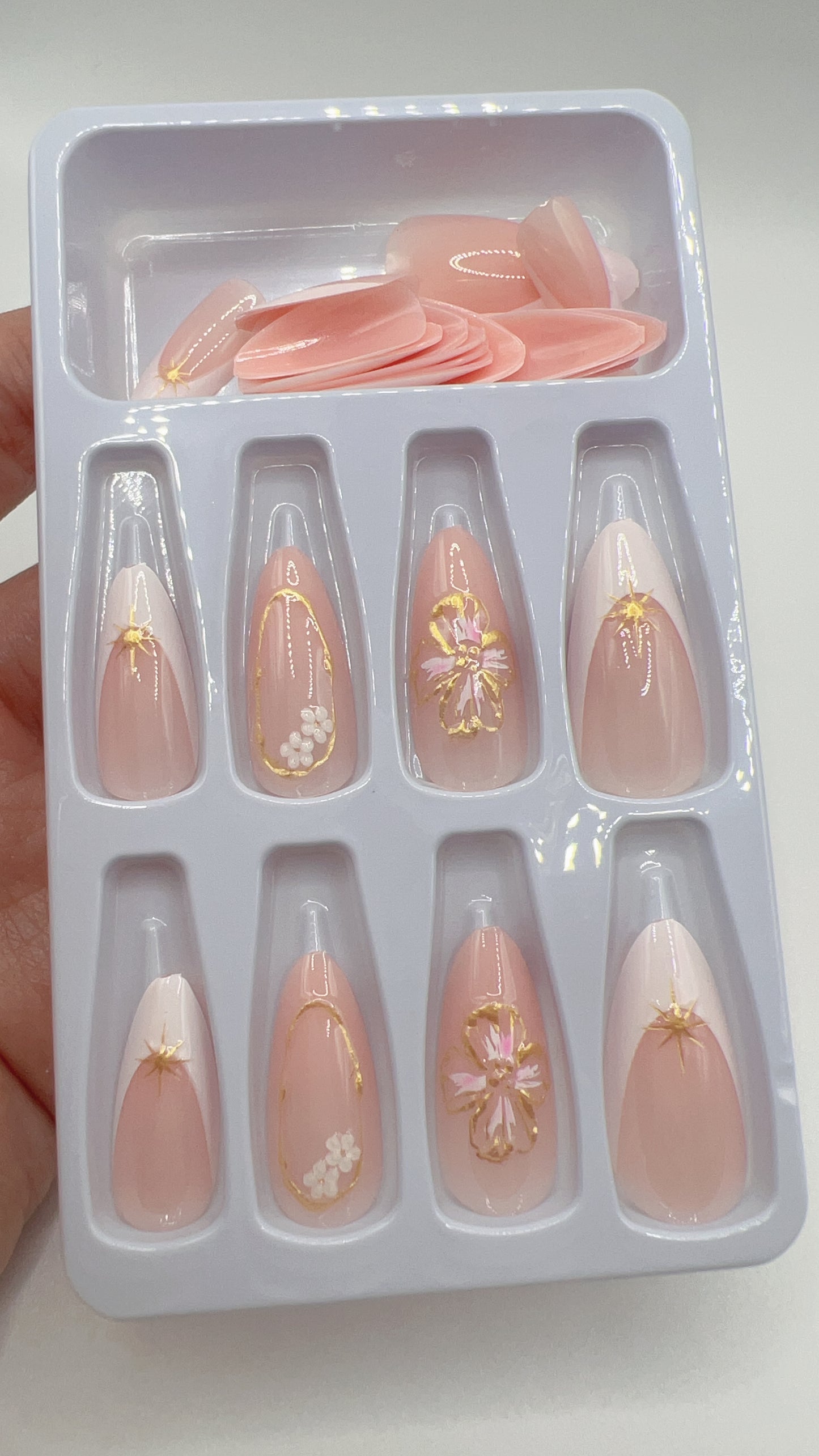 24 pcs Almond Press-On Nails – Flower with French Tip, Fashionable Style