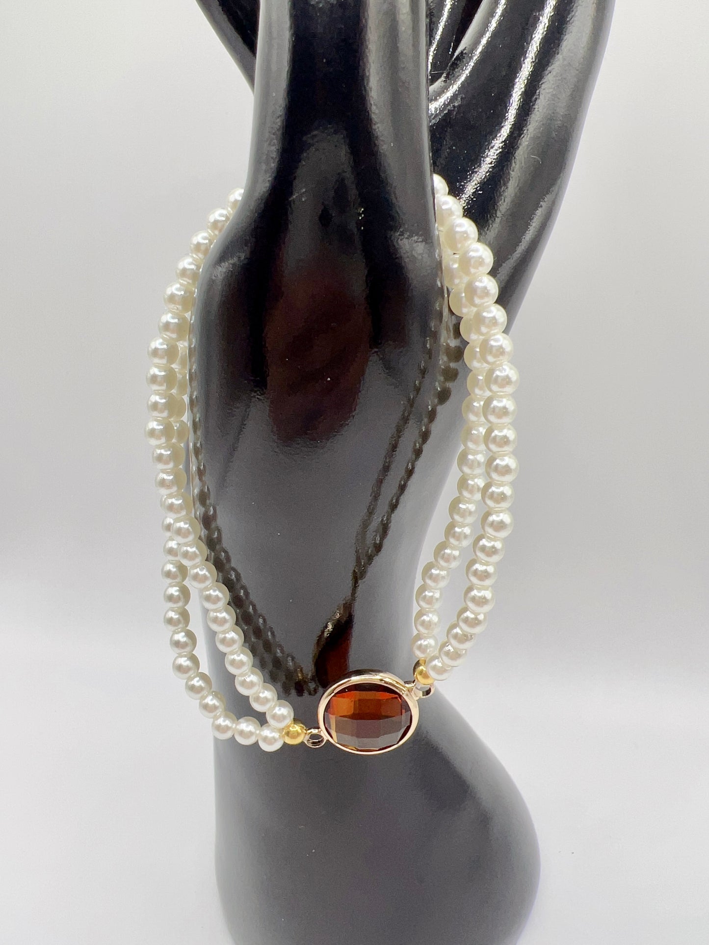 Stretchy Acrylic Pearl Bracelet – Elegant Handmade Jewelry