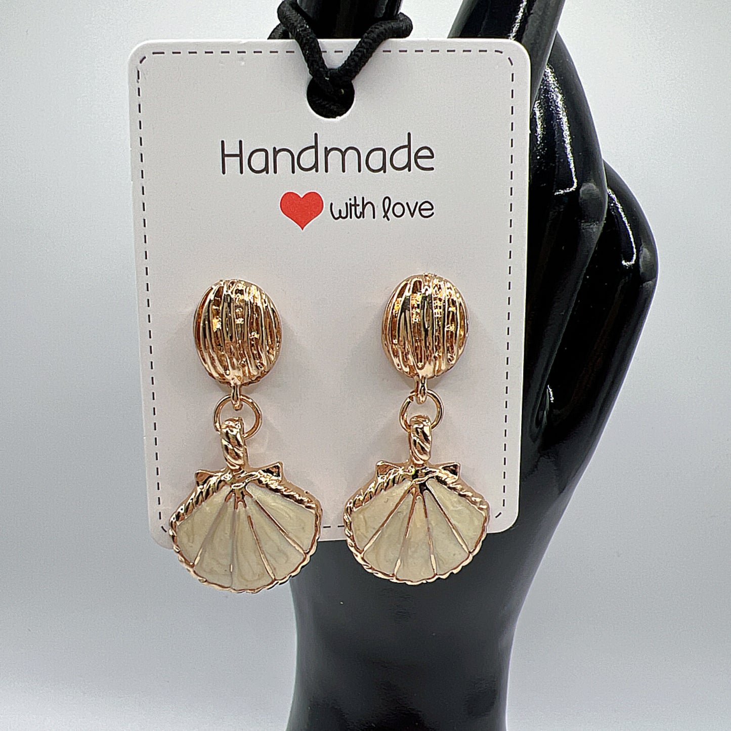 Shell-Shaped Earrings in 2 colors — light, stylish & ready for the weekend