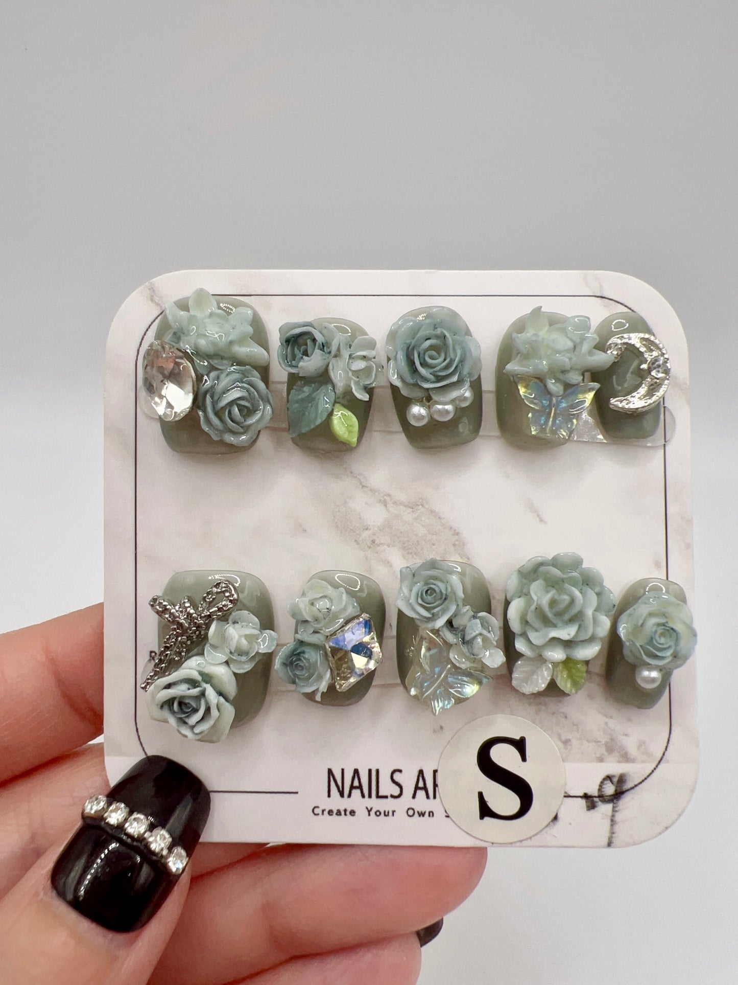 Short Square Press On Nails: 2D Flower Charms, Small Size