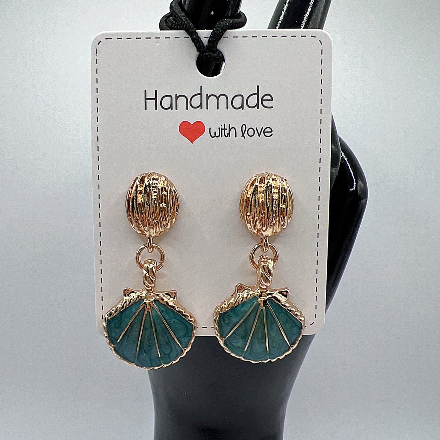 Shell-Shaped Earrings in 2 colors — light, stylish & ready for the weekend