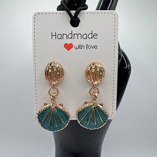 Shell-Shaped Earrings in 2 colors — light, stylish & ready for the weekend