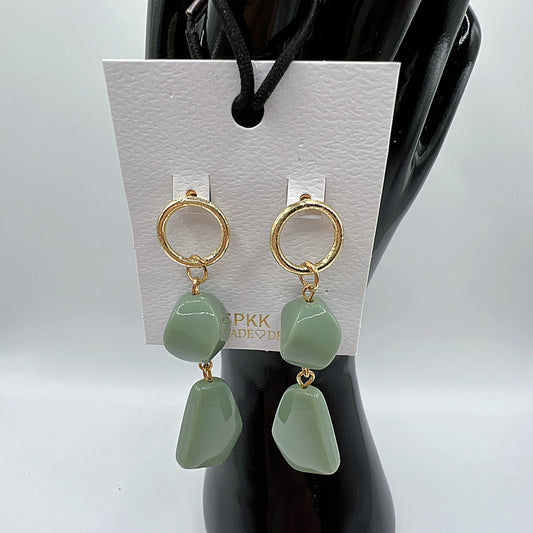 Light Green Resin Earrings with Gold Tone Accents – Elegant Lightweight Jewelry