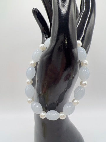 Stretchy Acrylic Pearl Bracelet – Elegant Handmade Jewelry