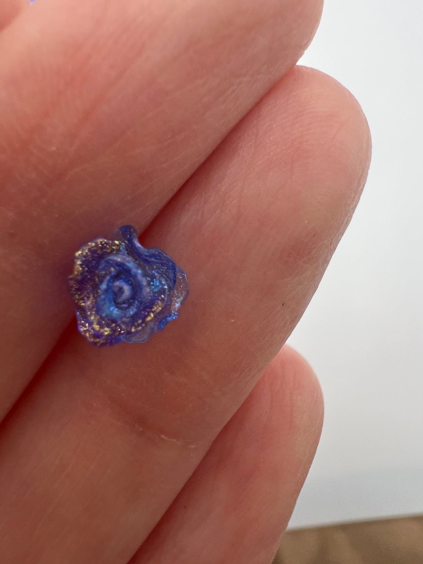 Mini 2D Resin Flower Charms Blue with Gold Foil 4–5mm | Nail Art, Phone Case, DIY Crafts